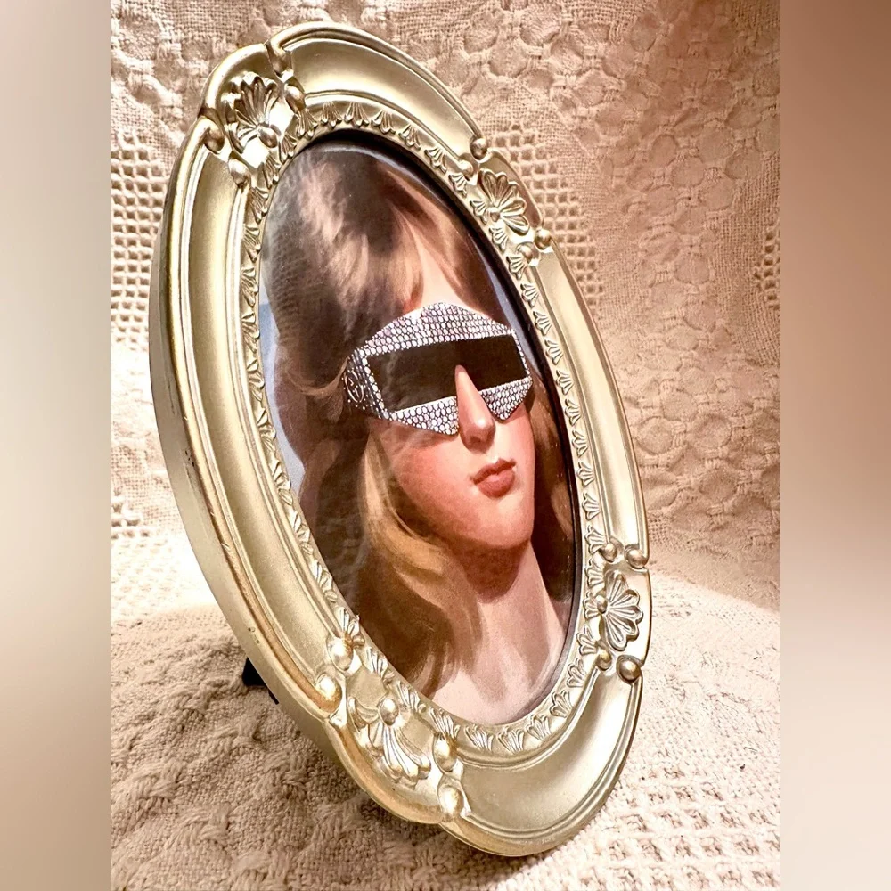 Vtg Decorel Heirloom 5 × 7
Oval Champagne Picture Frame… New - Picture 4 of 11